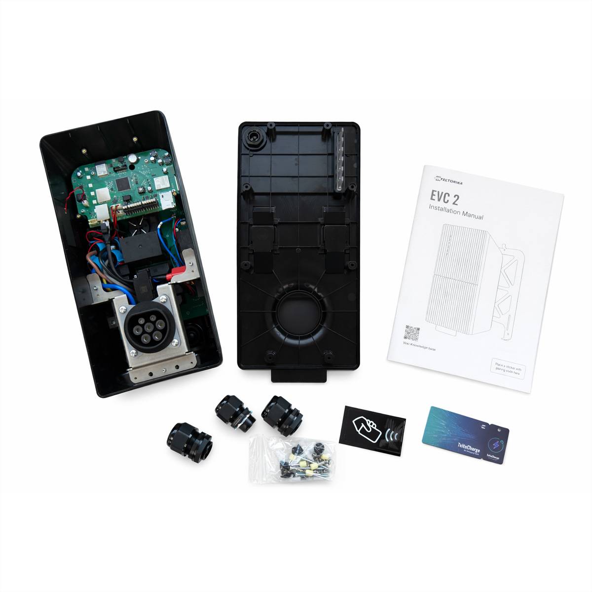 Komponenten des Elektrofahrzeug-Ladegeräts werden angezeigt: offenes schwarzes Gehäuse mit Verdrahtung und Leiterplatte, Installationshandbuch, Schrauben, Kabelverbinder und RFID-Karte.