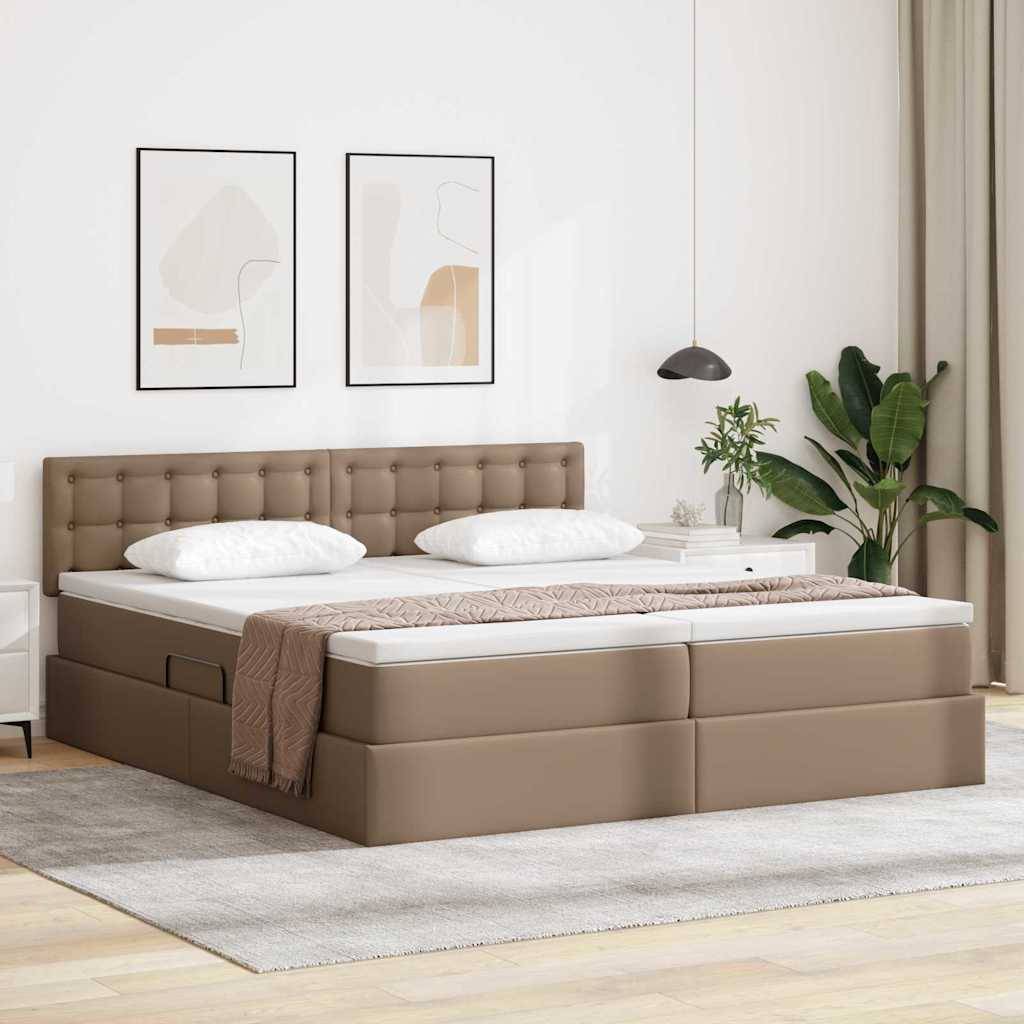 Ein modernes Schlafzimmer mit einem großen, gesteppten braunen Bett, weißer Bettwäsche, zwei abstrakten Wanddrucken und einer Topfpflanze neben einer hängenden Lampe.