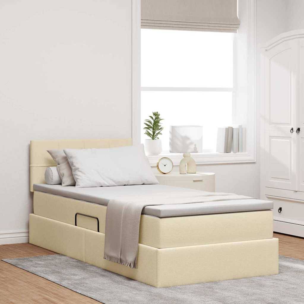 Ein modernes Schlafzimmer mit einem cremefarbenen Bett, passendem Nachttisch mit Lampe und Dekoration, weißem Kleiderschrank und hellem Fenster mit Lichteinfall.