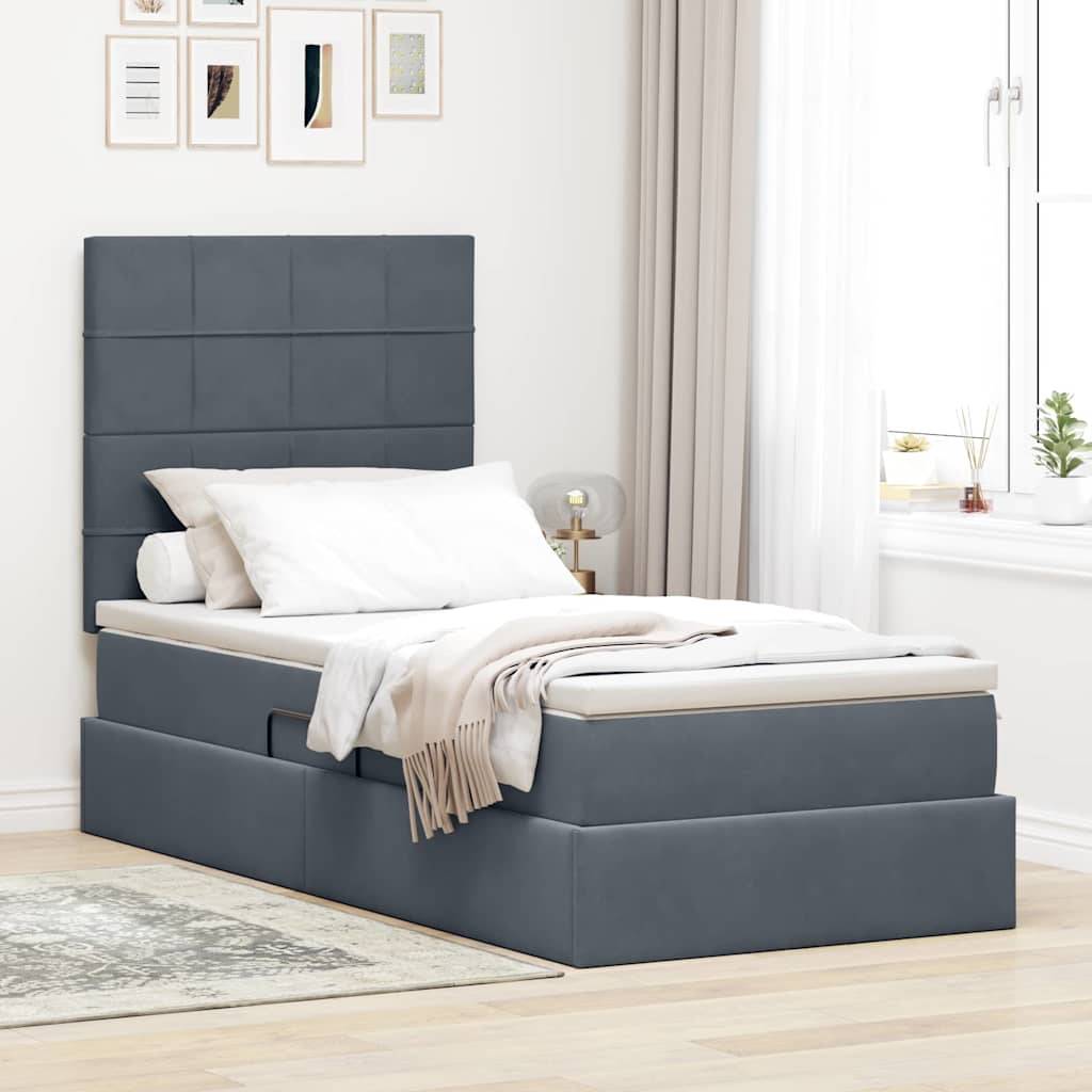 Ein ordentlich gemachtes Bett mit einem dunkelgrau gepolsterten Rahmen und Kopfteil, platziert in einem hellen, minimalistischen Schlafzimmer mit Wandkunst und Pflanzen.