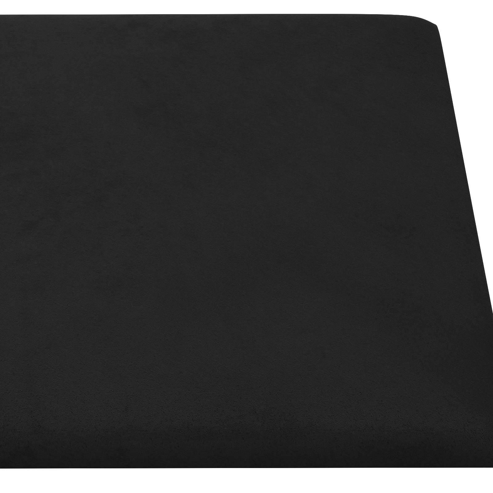 Eine ebene schwarze Oberfläche, möglicherweise ein Stoff oder eine Tischplatte, mit glatter Textur und ohne erkennbare Muster oder Markierungen.