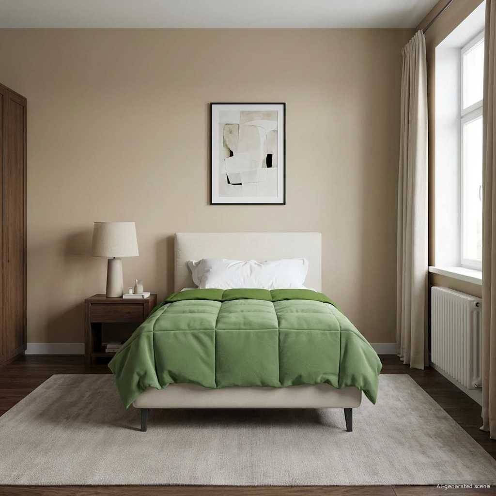 Ein ordentlich gemachtes Bett mit einer dunklen Steppdecke in einem minimalistischen Schlafzimmer, ausgestattet mit hellen Wänden, einem Wandregal mit Rahmenkunst und natürlicher Beleuchtung.