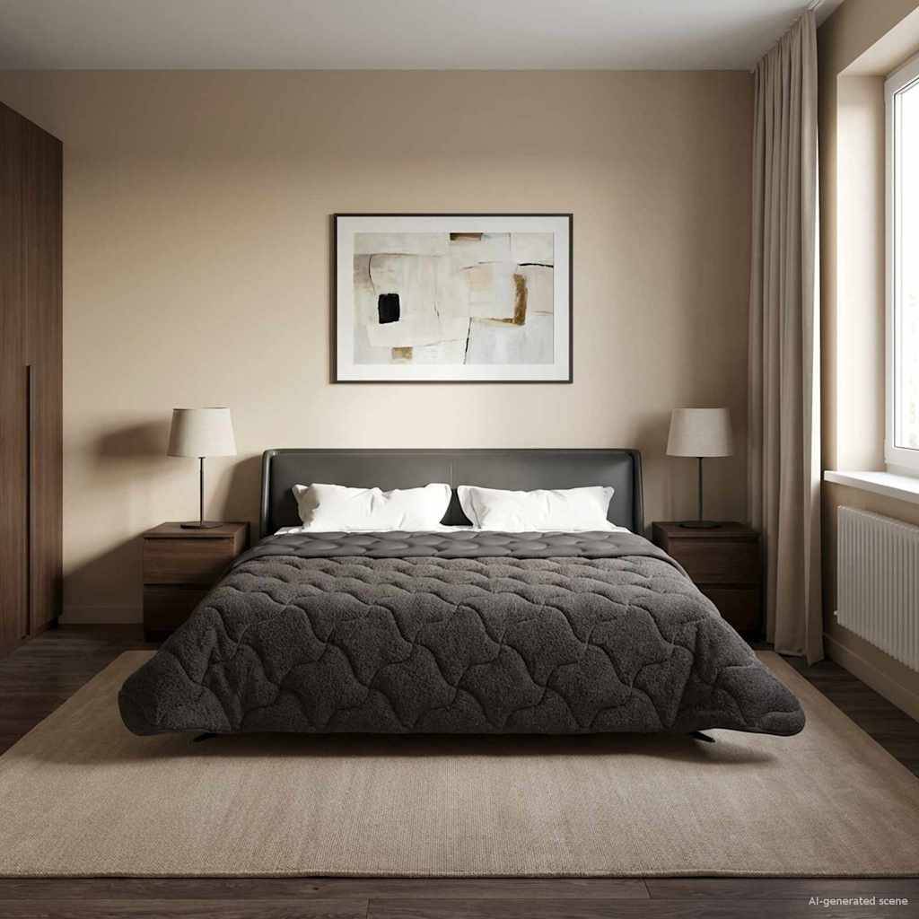 Holzbank mit Stauraum und schwarzem Kissen. Das Lamellendach hat Armlehnen und eine klappbare Sitzfläche für den Zugriff auf den Stauraum.