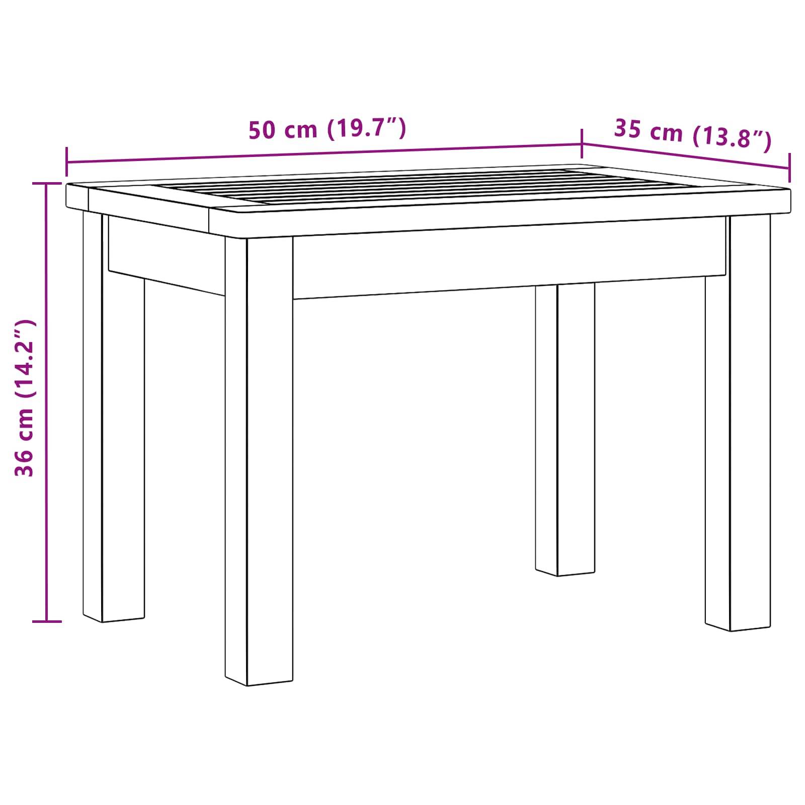 Ein gemütliches, modernes Schlafzimmer mit einem großen Bett, beigefarbener Steppdecke und minimalistischer Dekoration. Sonnenlicht strömt durch ein Fenster auf der rechten Seite.
