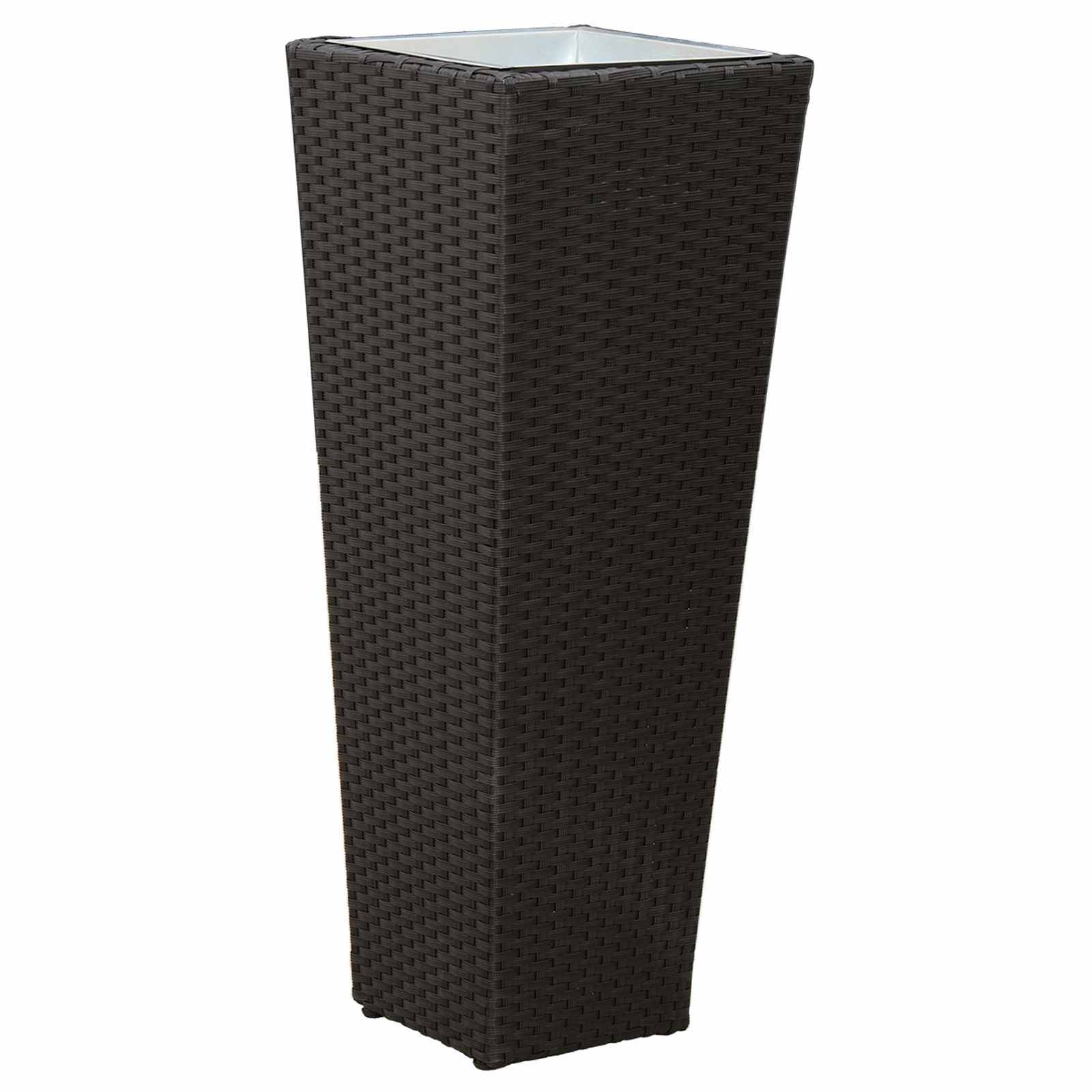 Ein hohes, schmales, gewebtes schwarzes Pflanzgefäß mit modernem quadratischem Design, geeignet für dekorative Zwecke im Innen- oder Außenbereich.