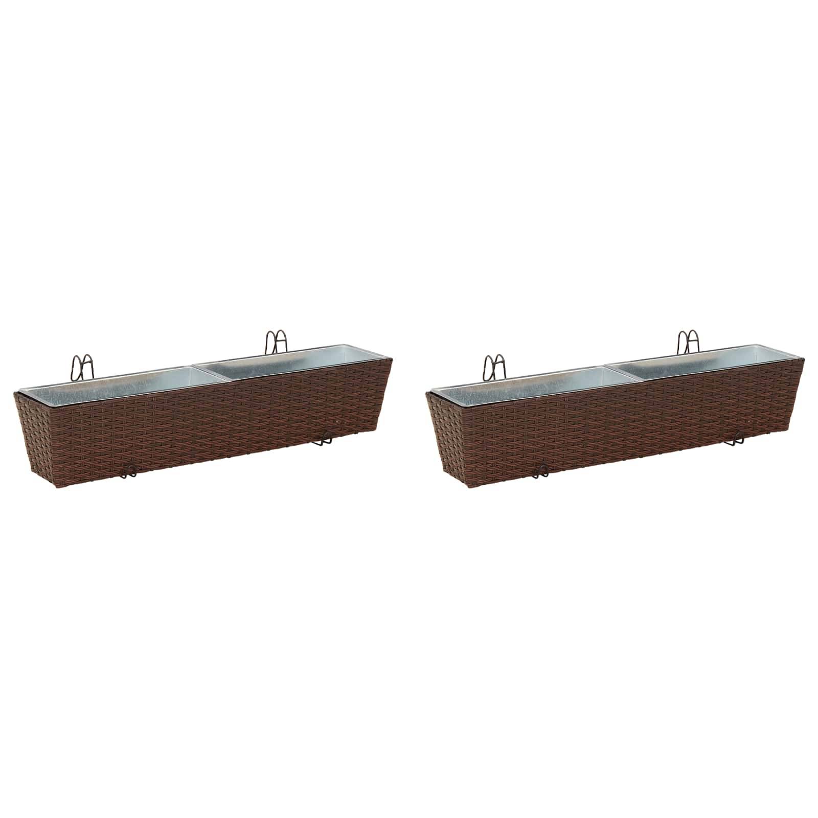 Ein schwarzer Holzwandschrank mit zwei Türen und einfachen Griffen.