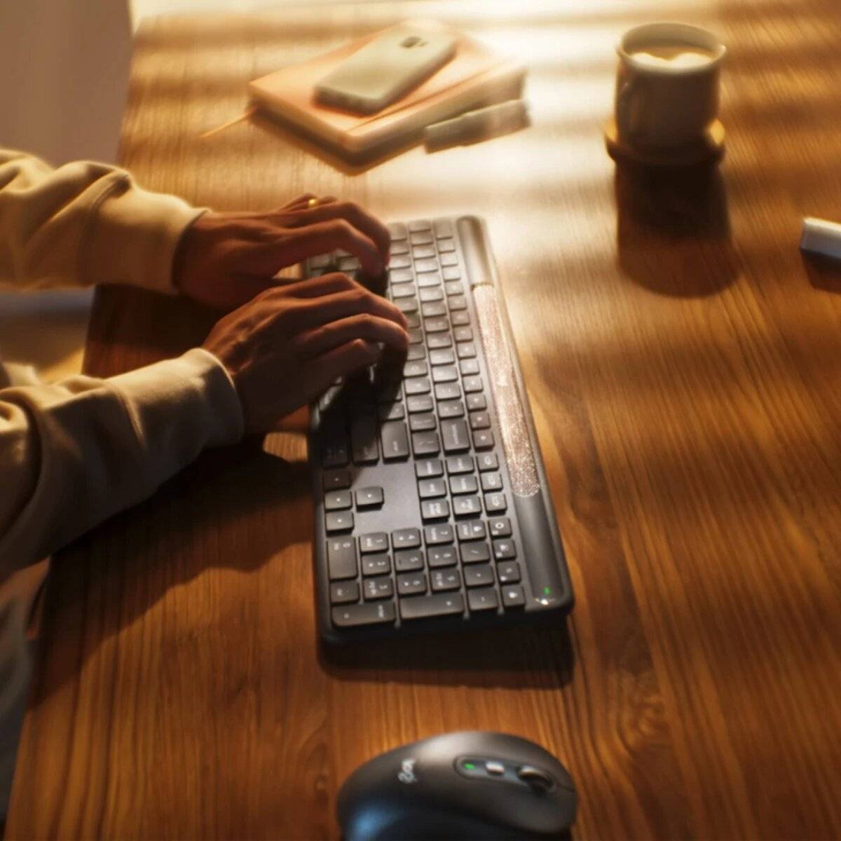 Logitech Signature Slim Solar+ K980 kabellose Tastatur Solar LightCharge Bluetooth Easy Switch Ziffernblock