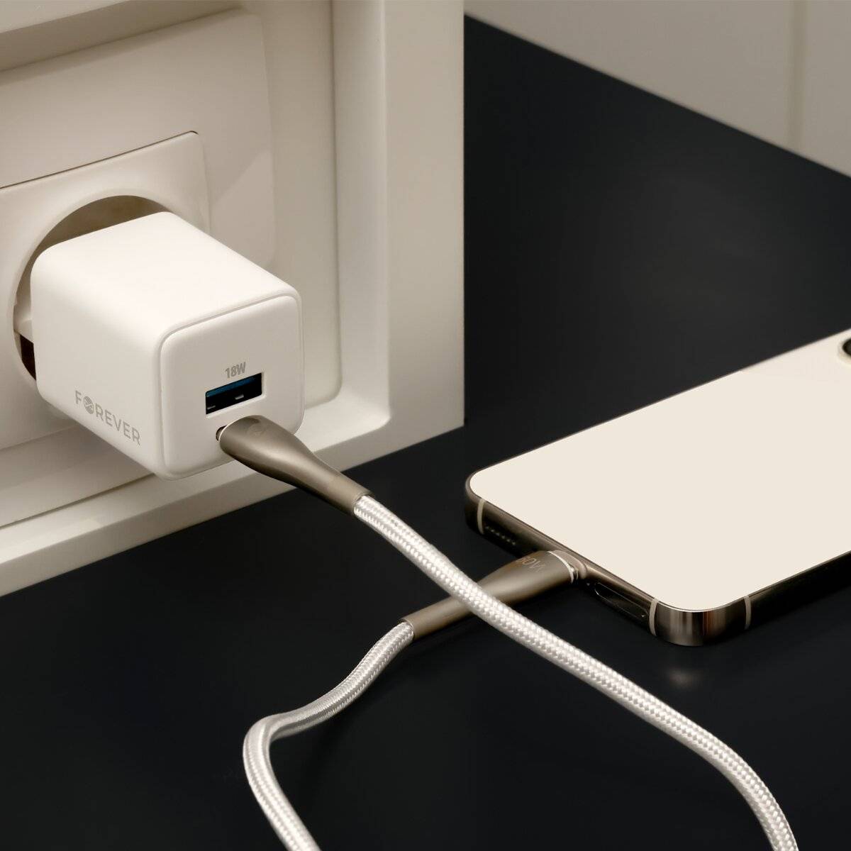 Forever TC-08 GaN Schnellladegerät 30W mit USB-C und USB-A Power Delivery & Quick Charge  Weiß