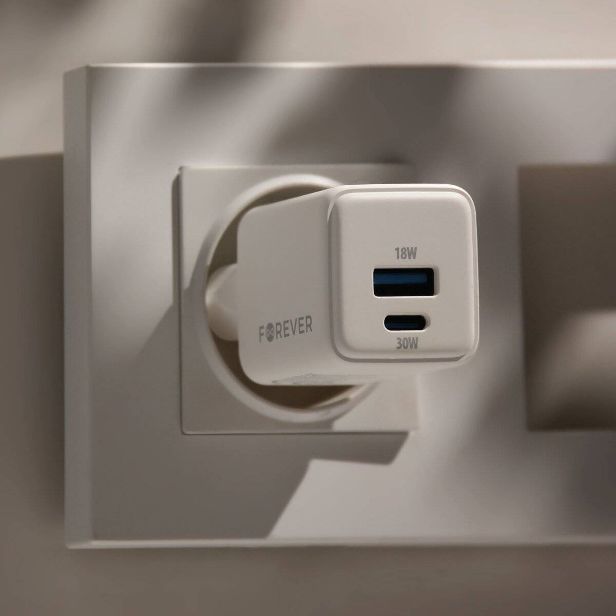 Forever TC-08 GaN Schnellladegerät 30W mit USB-C und USB-A Power Delivery & Quick Charge  Weiß