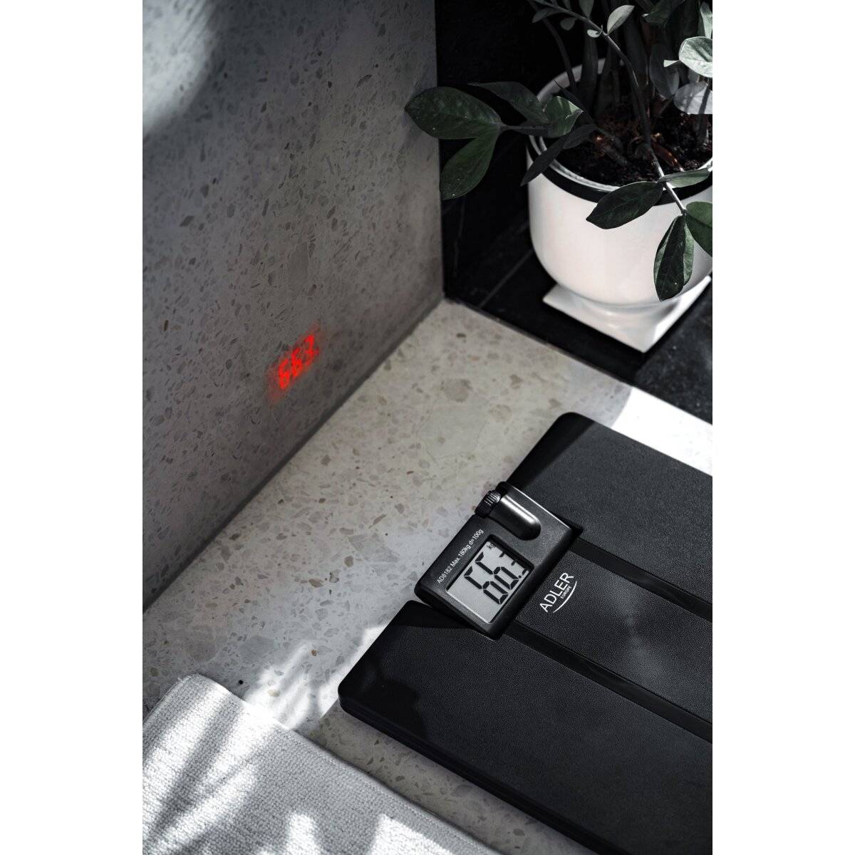 Adler AD 8182 Digitale Personenwaage mit Wandprojektion und LCD-Display, bis 180 kg