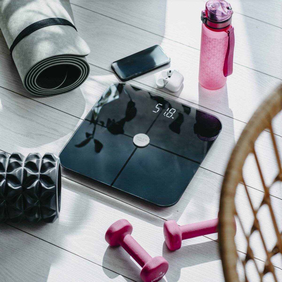 Adler AD 8187 Personenwaage mit Körperanalyse mit App, bis 180 kg, Schwarz