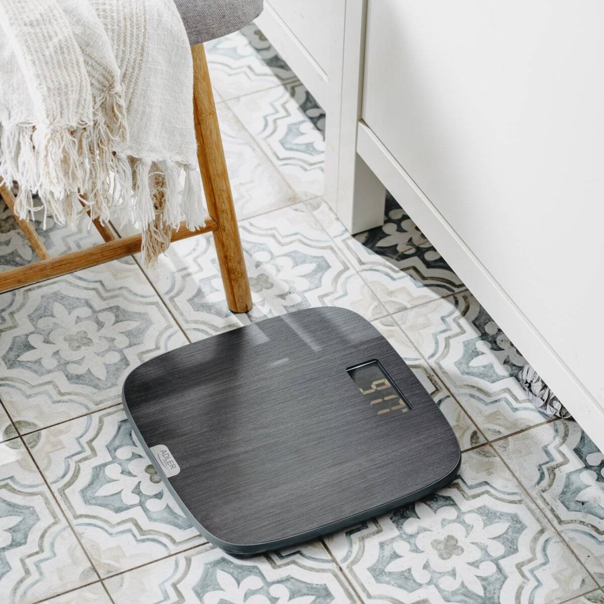 Adler AD 8192 Digitale Personenwaage mit LCD-Display & Holzdesign, bis 180 kg