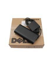 Dell-Laptop-Stromadapter und Kabel, die auf einer Dell-Pappbox ruhen