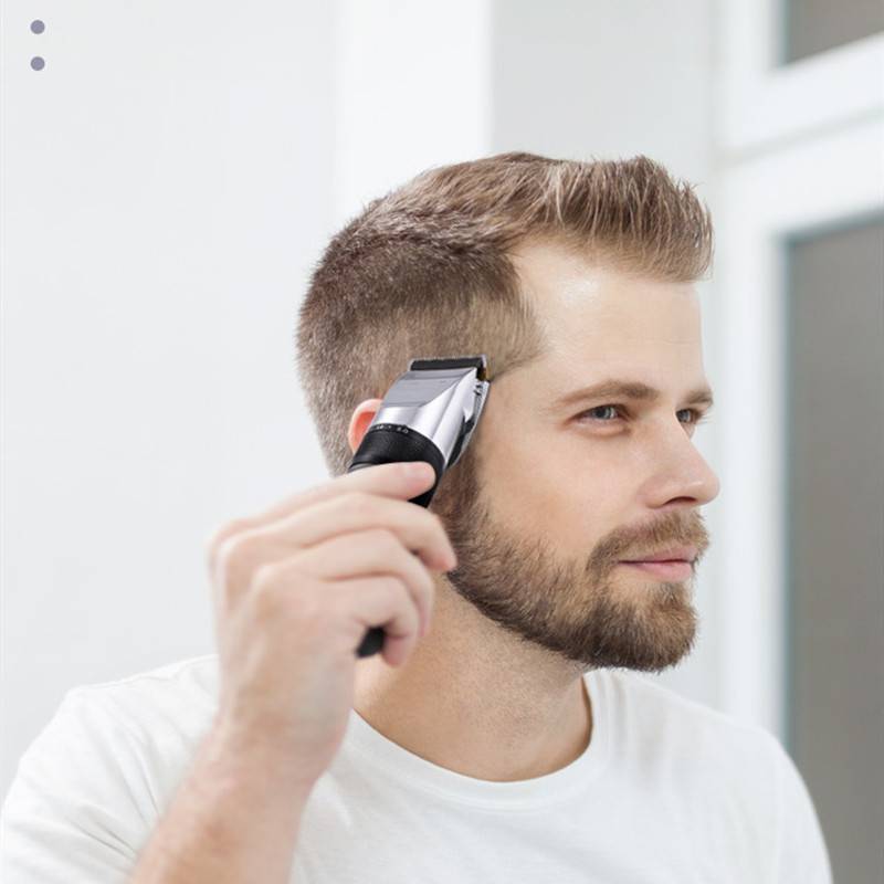 Haarschneidemaschine mit LCD-Display und Zubehör Silver