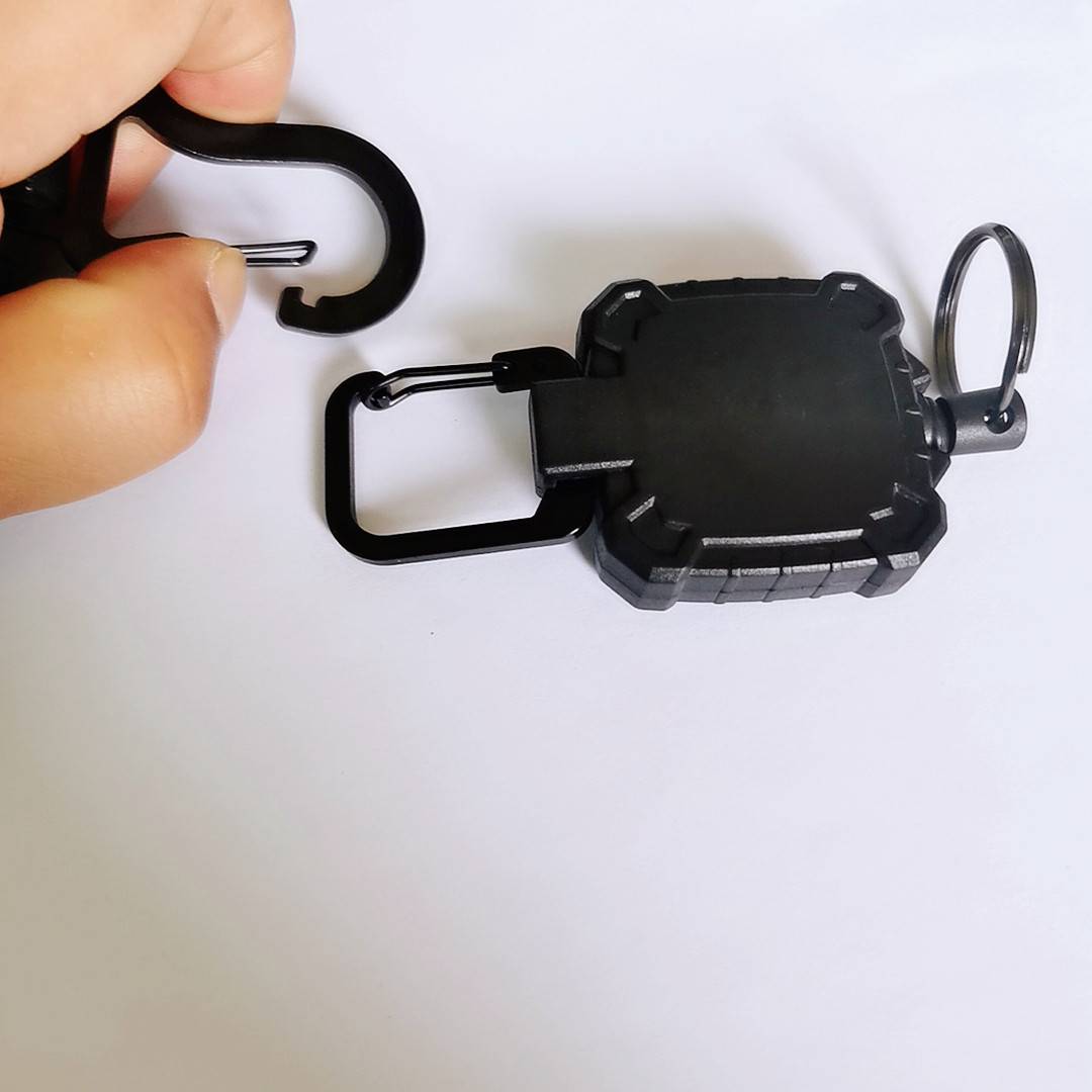 Einziehbarer Edelstahl-Schlüsselanhänger mit robustem Karabiner Black