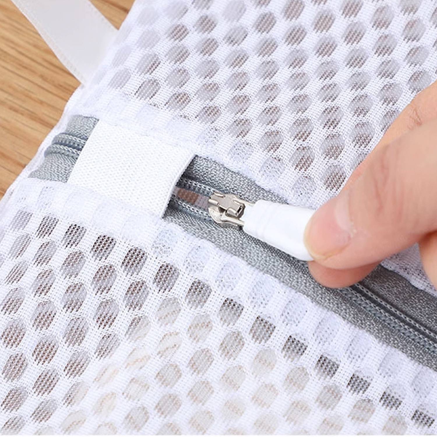 Wäschesack mit Reißverschluss für empfindliche Kleidung White