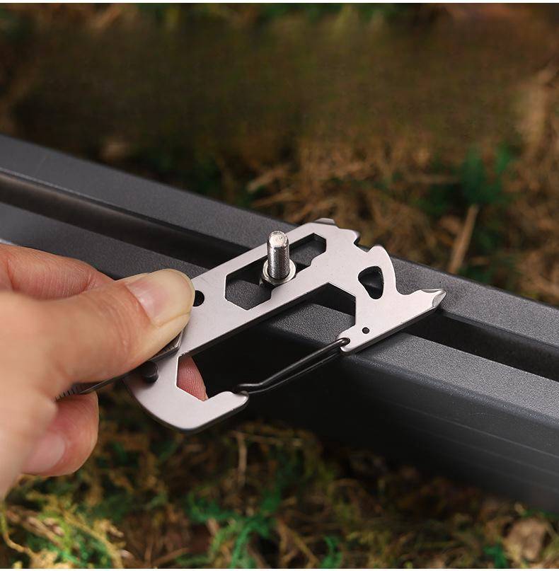 Multifunktionswerkzeug für den Outdoor-Einsatz Silver