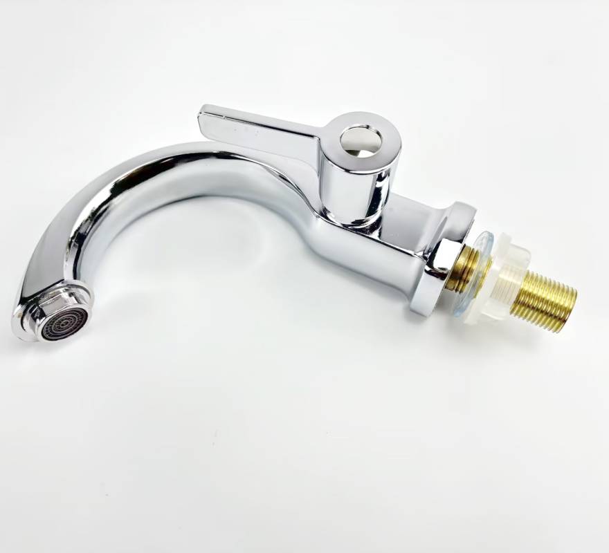 Einzelner Kaltwasserhahn: Quadratischer, mondförmiger Auslauf mit eingebautem Kupferventilkern