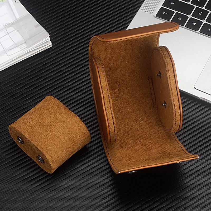 Elegante Uhrenbox aus zur Aufbewahrung und für unterwegs Brown