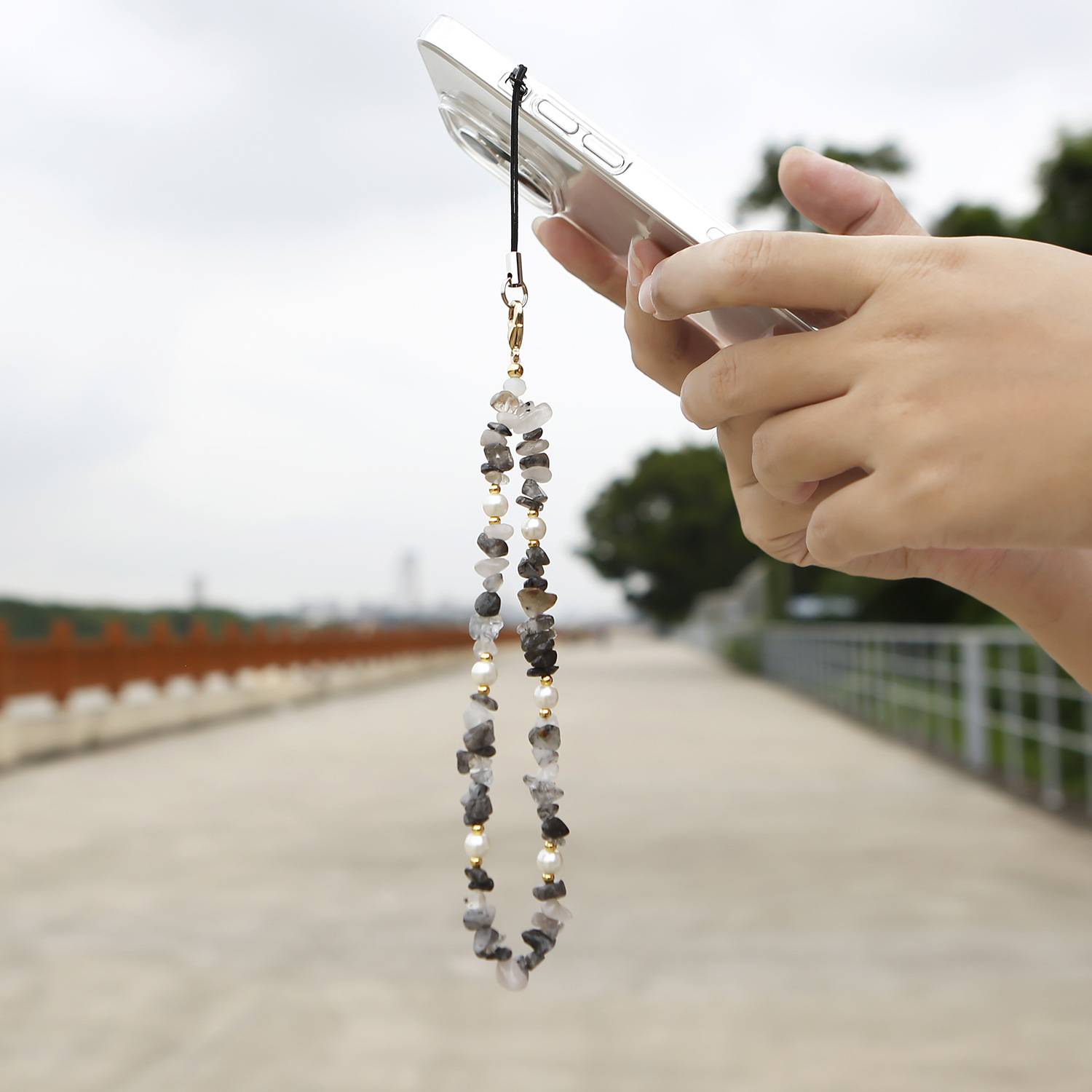 Handyhalskette aus Stein MultiColor