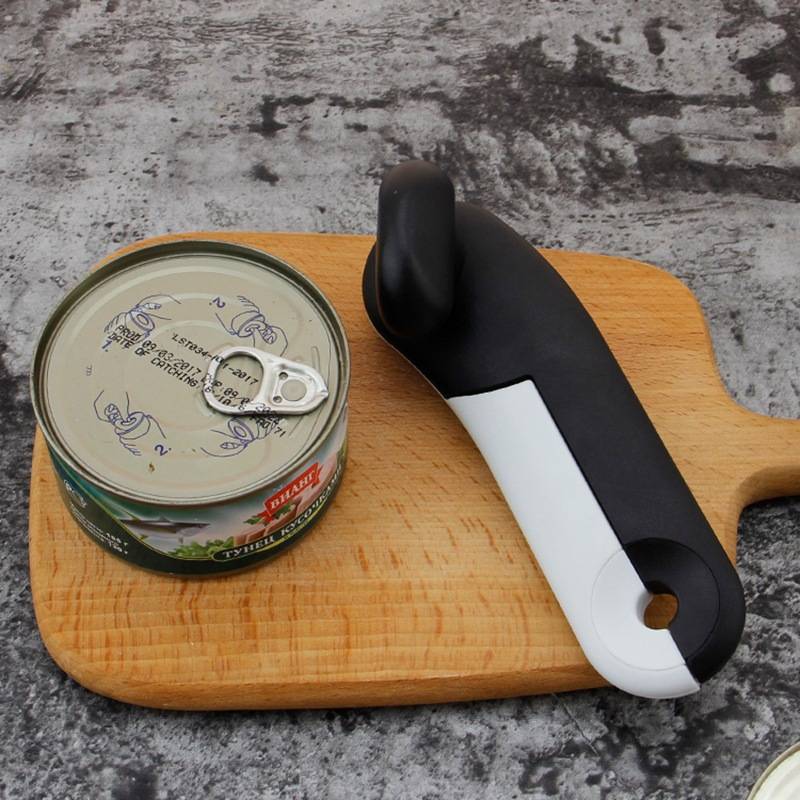 Schwarz-weißer Dosenöffner - Multifunktionswerkzeug aus Edelstahl