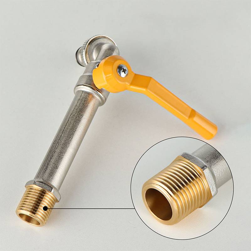 Verlängerter Messing-Gartenauslaufhahn mit gelbem Aluminiumgriff