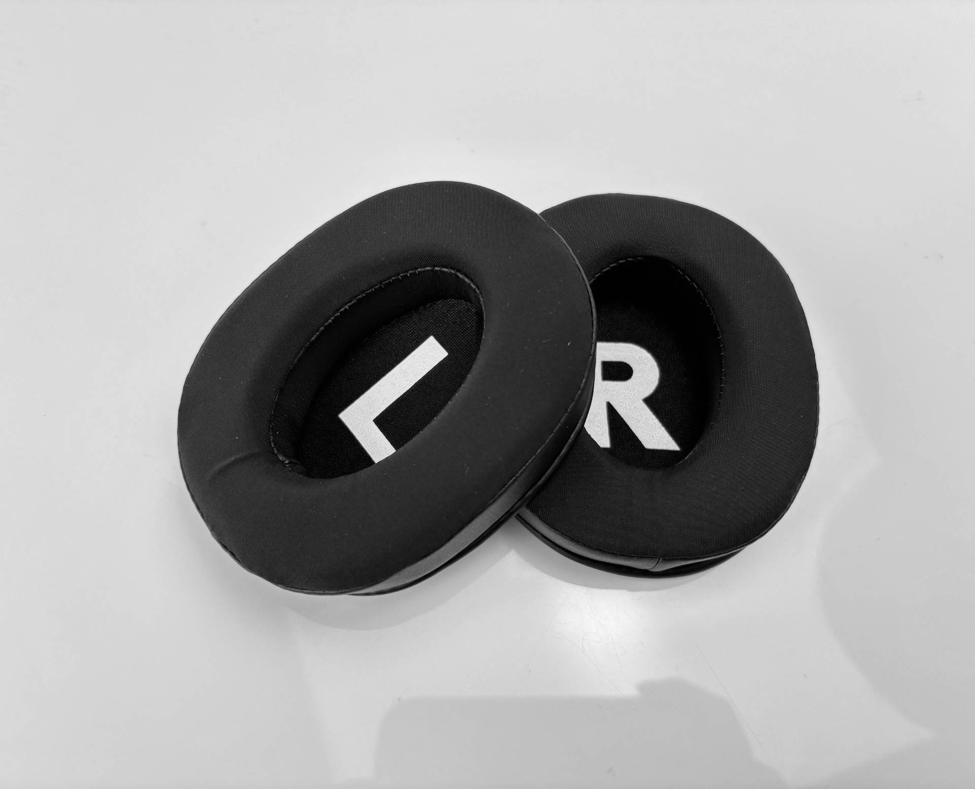 Schwarze Gel-Ohrpolster für Logitech G PRO X - 2er-Set