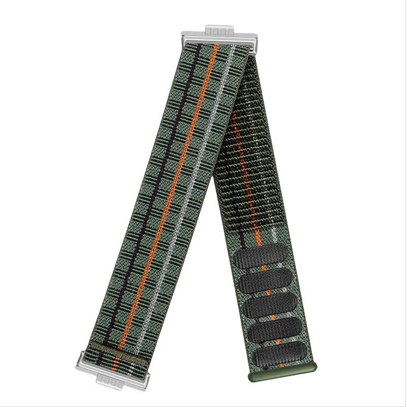 Ein grünes, schwarzes und orangefarbenes gewebtes Nylon-Uhrenband mit Schlaufendesign und Metallverschlüssen an beiden Enden, geeignet für eine Smartwatch.