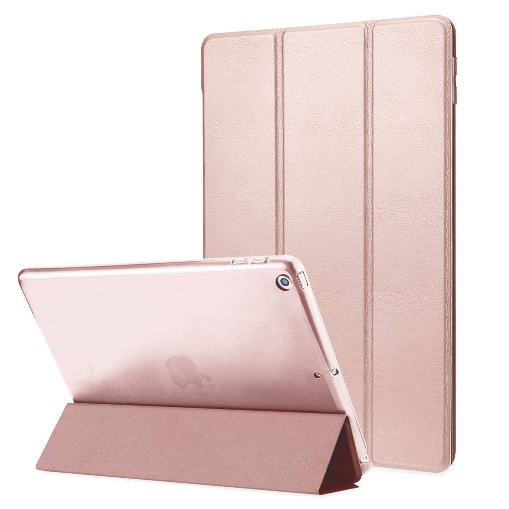 Ein Tablet aus Roségold mit passendem Cover, das in zwei Positionen gezeigt wird: aufrecht mit dem Cover, das zu einem Ständer gefaltet ist, und geschlossen.