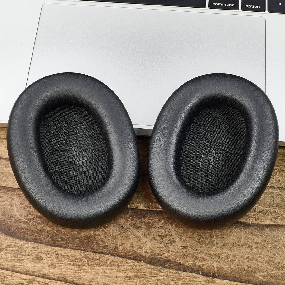 Ersatz-Ohrpolster kompatibel mit JBL Tour One M3 Kopfhörern – Premium Proteinleder & Memory Foam (2 Stk.) Black