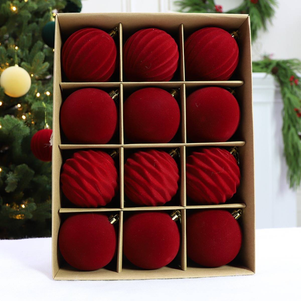6cm Samt Weihnachtskugeln - 12er Pack Plüsch Christbaumkugeln Red