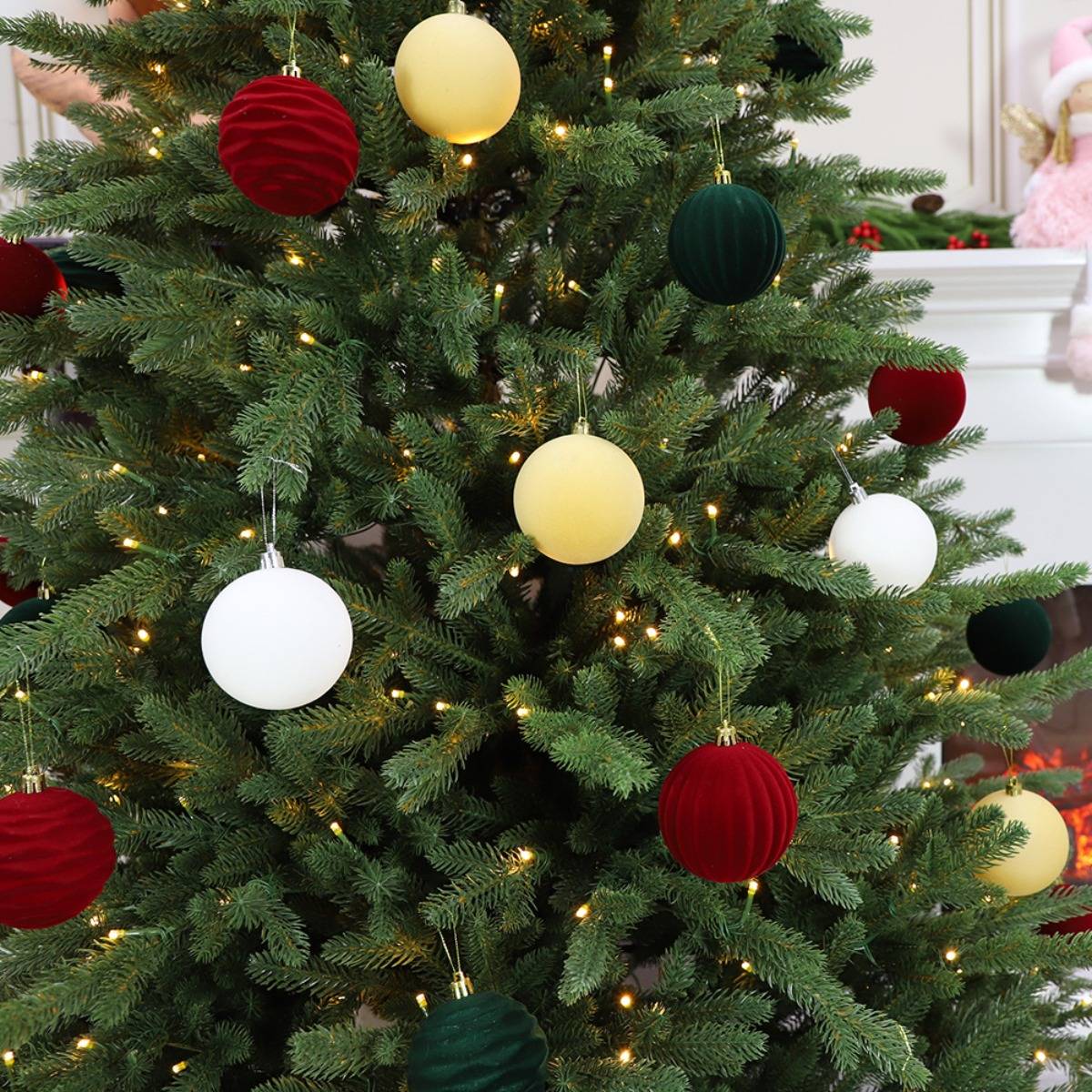 6cm Samt Weihnachtskugeln - 12er Pack Plüsch Christbaumkugeln Red