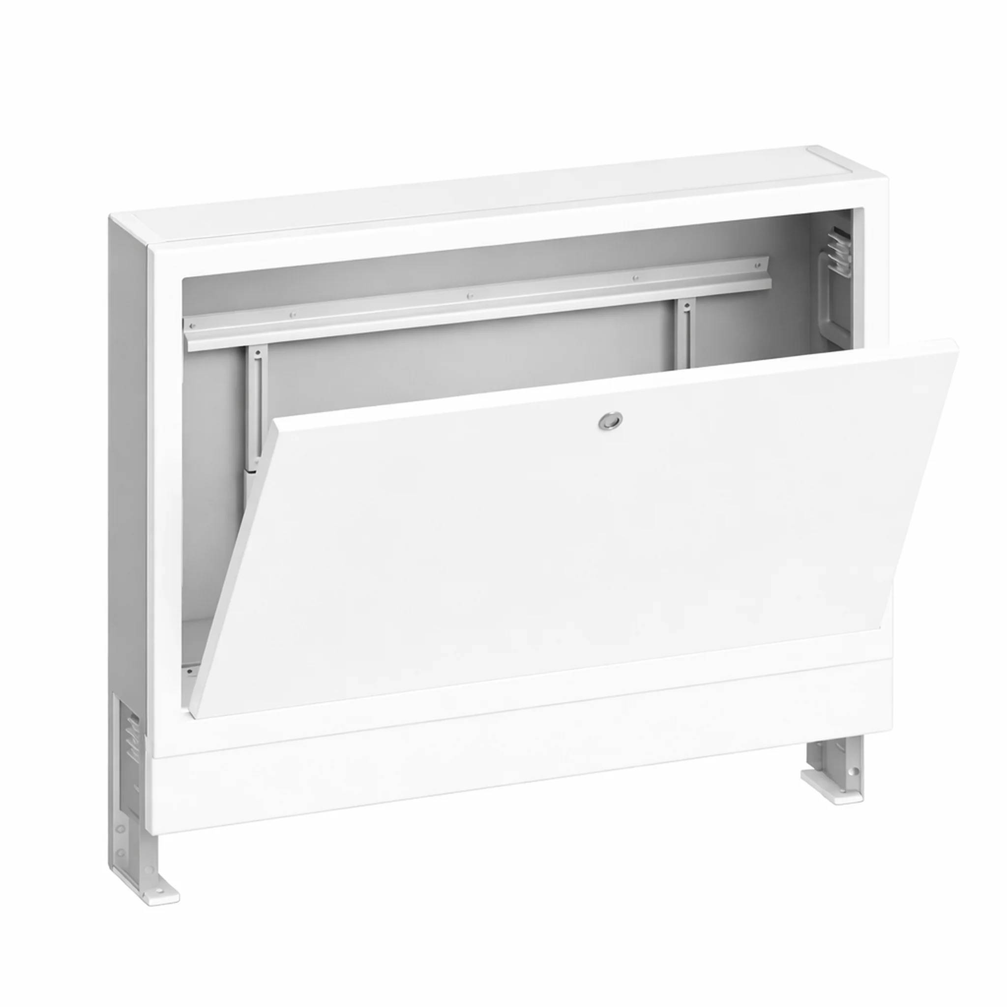 Weißer an der Wand montierter Metallschrank mit aufgeklapptem Frontpaneel, das einen leeren grauen Innenraum und Montageklammern zeigt.