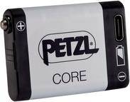 Wiederaufladbare Petzl CORE Batterie mit Logo auf weißem Gehäuse, entwickelt zur Verwendung in Petzl Stirnlampen.