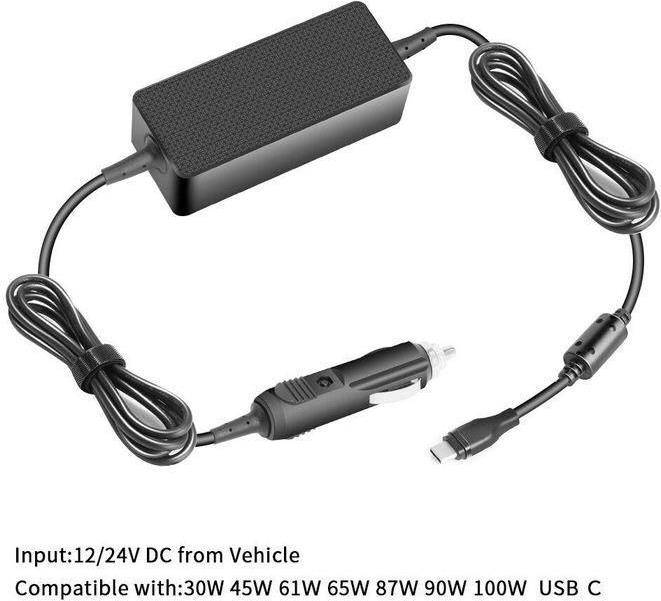 Ein schwarzer Fahrzeugladegerät-Adapter mit USB-C- und Standardsteckerverbindungen, kompatibel mit verschiedenen Stromausgängen, gekennzeichnet mit 12/24V DC.