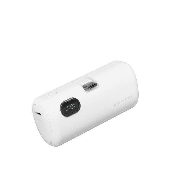 Weiße tragbare zylindrische Powerbank oder Ladegerät mit USB-C-Anschluss und kleinem digitalem Batterieanzeige-Display, gezeigt vor einem einfachen Hintergrund.
