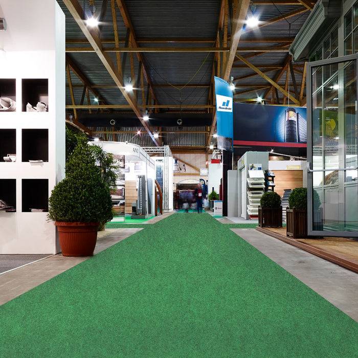 FLOORDIREKT Messeteppich Sintra - Für Messe & Events - Rutschfeste Unterseite - 100 × 500 cm - Dunkelgrün