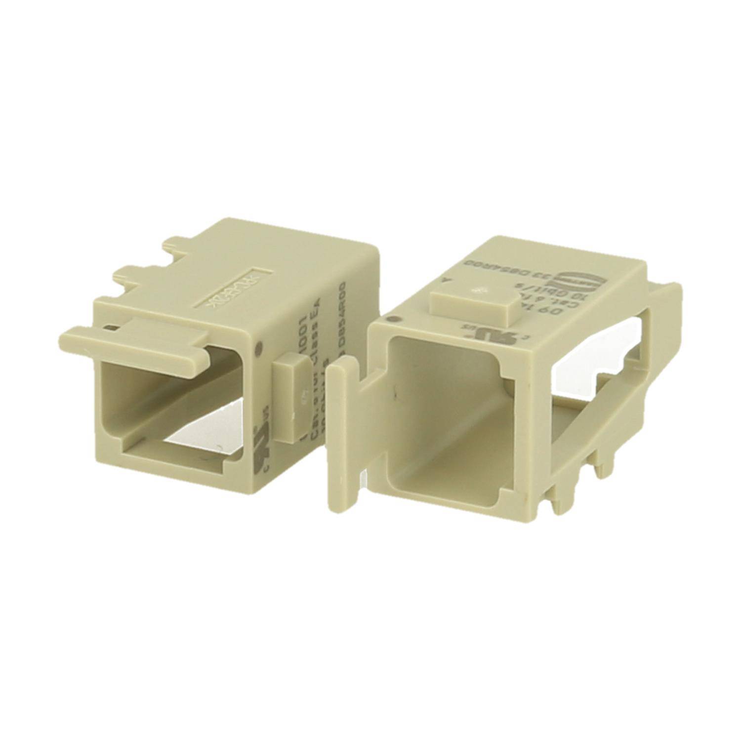 Zwei beige Kunststoff-Steckergehäuse mit rechteckigen Öffnungen, entwickelt für elektrische Komponenten, mit kleinen gedruckten Etiketten auf der Oberfläche.