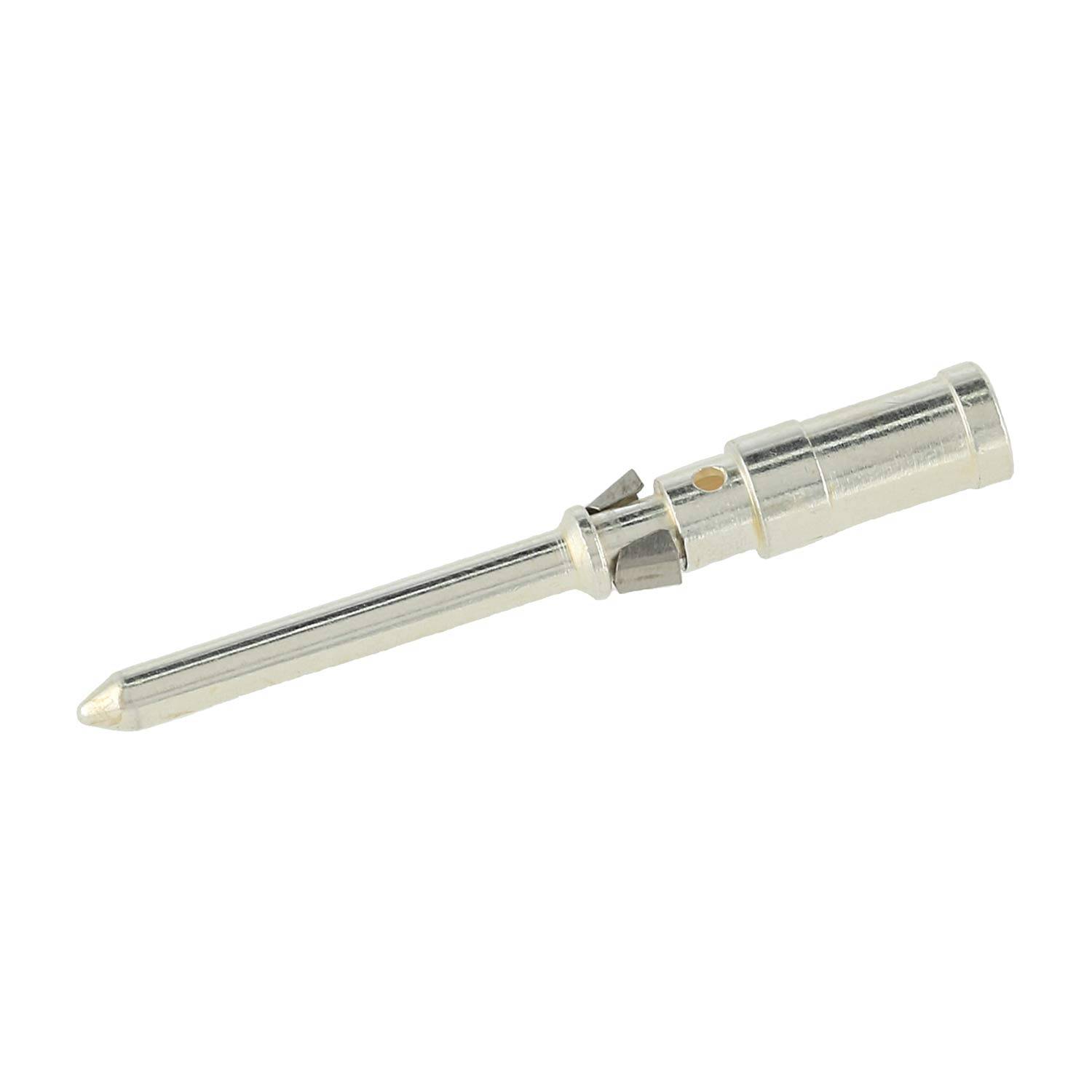 Metallischer koaxialer Kabelstecker-Stift mit langer spitzer Sonde und zylindrischem Crimpende, freigestellt auf weißem Hintergrund.