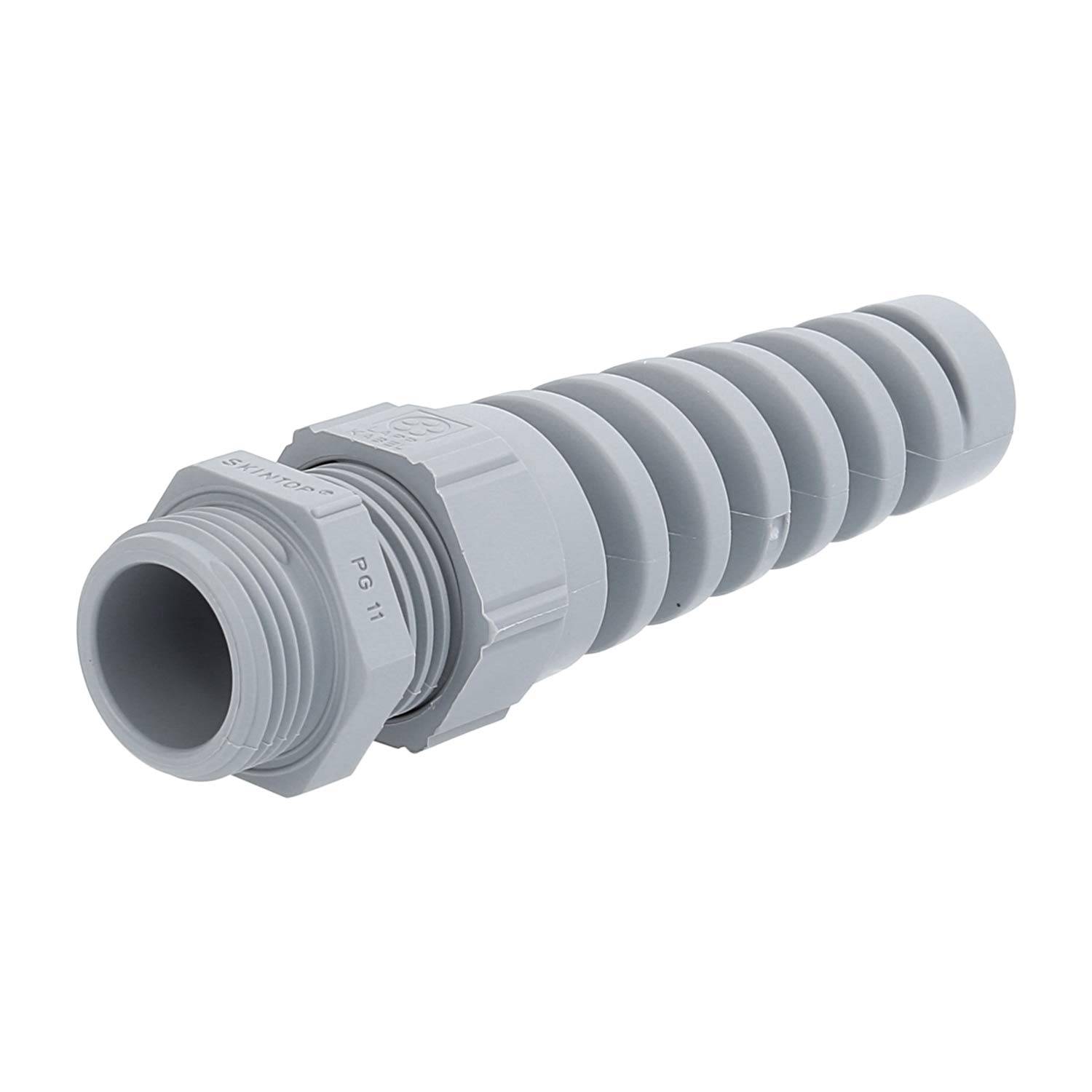 Graues Kunststoffverschraubung mit geripptem Zugentlastungsgriff und Gewindeöffnung, auf weißem Hintergrund dargestellt.