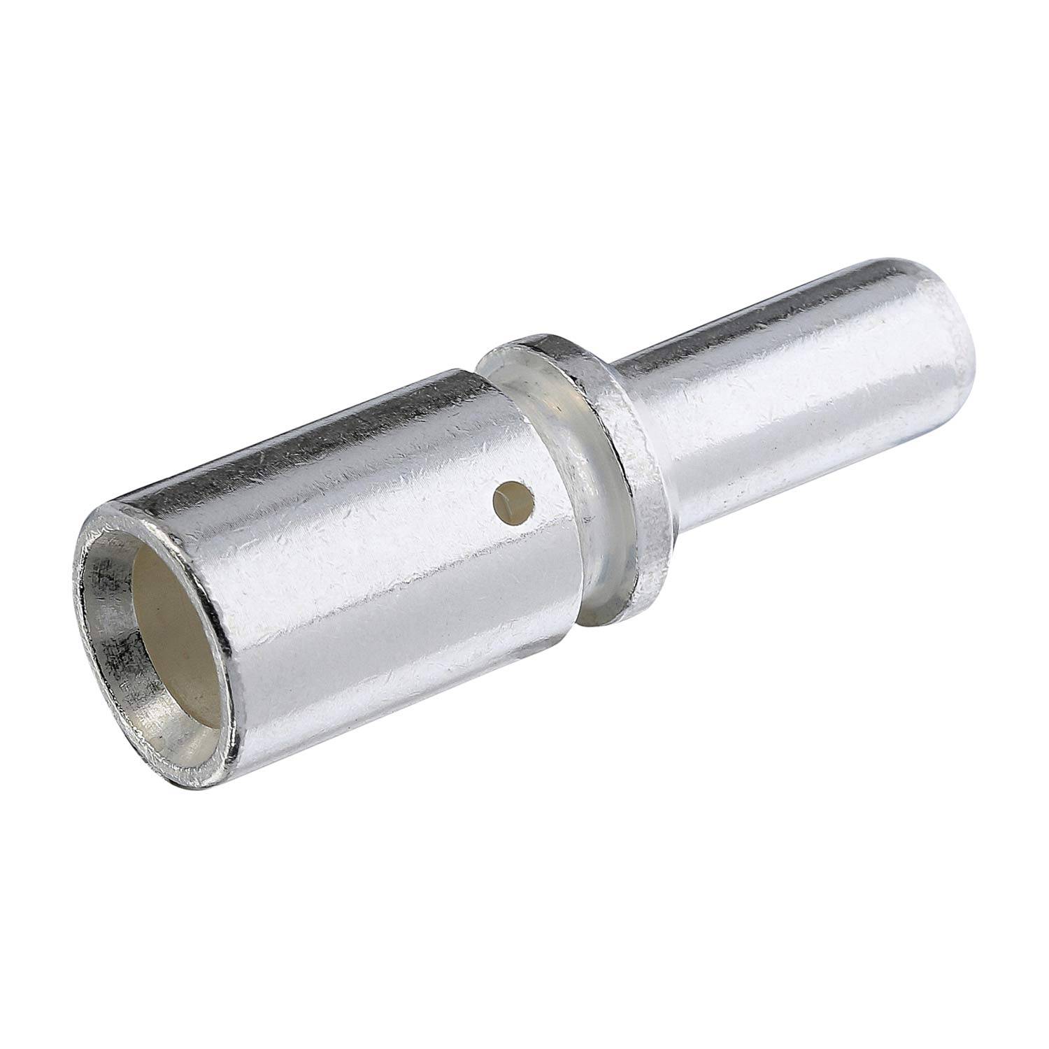 Silberner zylindrischer Steckkontaktstift aus Metall mit einem kleinen Seitenloch, isoliert auf weißem Hintergrund dargestellt.