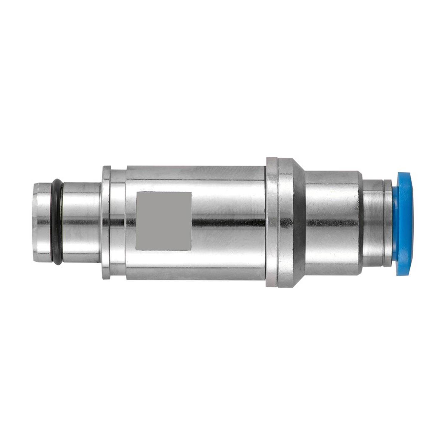 Metallischer zylindrischer Industrialstecker oder Verschraubung mit einer blauen Kappe auf der rechten Seite und einem schwarzen O-Ring auf der linken Seite, dargestellt vor weißem Hintergrund.