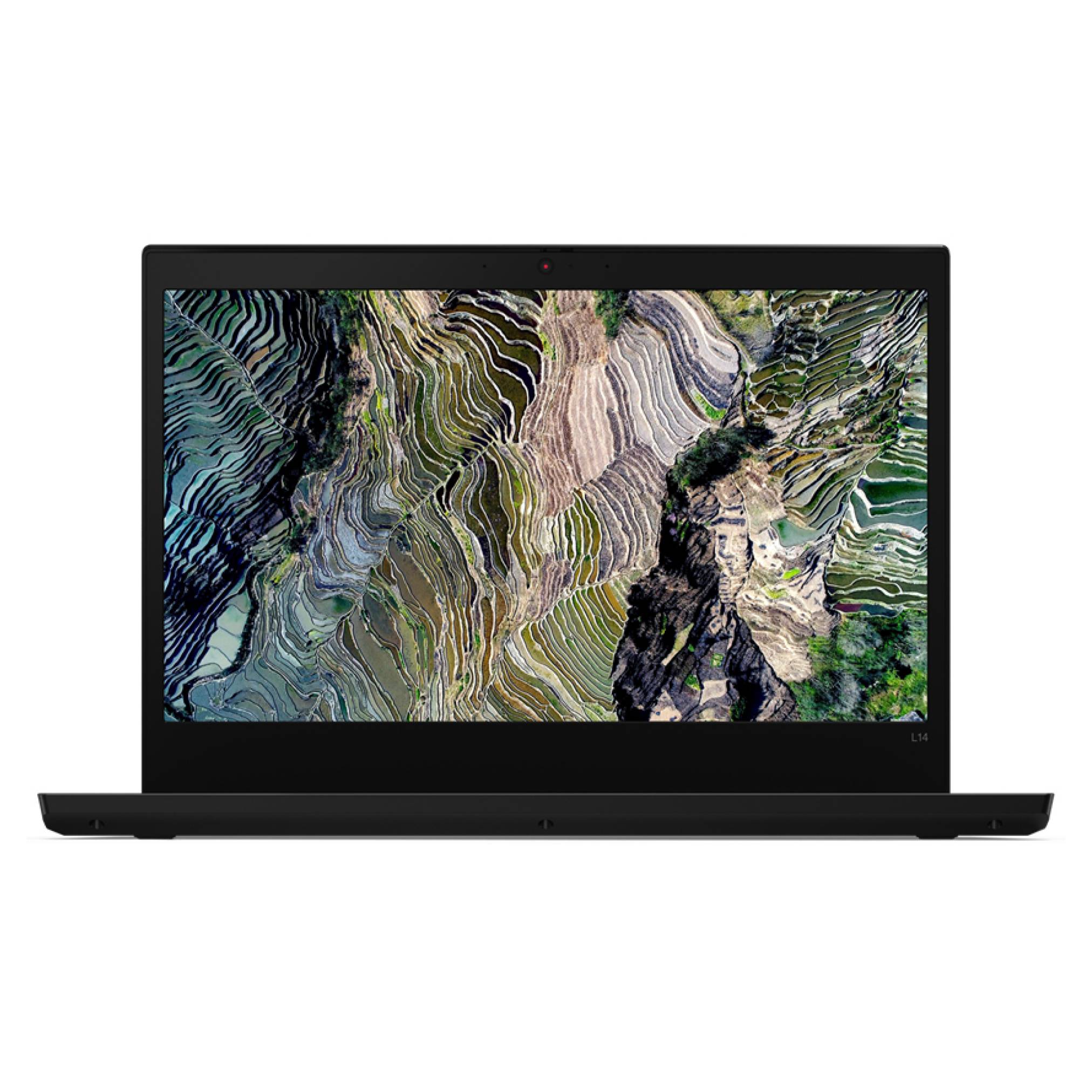 Schwarzer Laptop offen auf weißem Hintergrund, auf dem Bildschirm eine farbenfrohe Terrassenlandschaft.