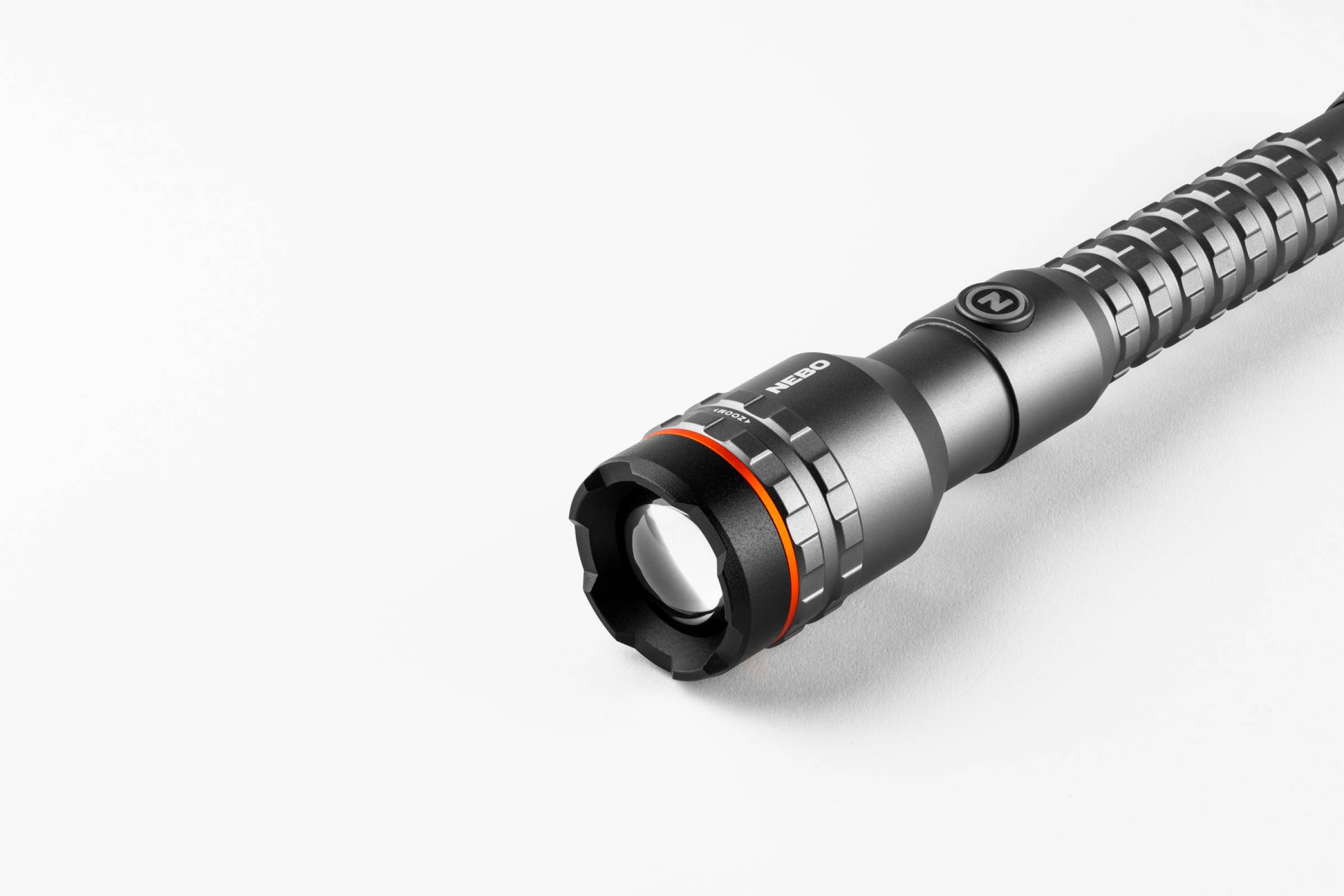 NEBO Taschenlampe DAVINCI™ 8000 wiederaufladbar Powerbank 8000 Lumen