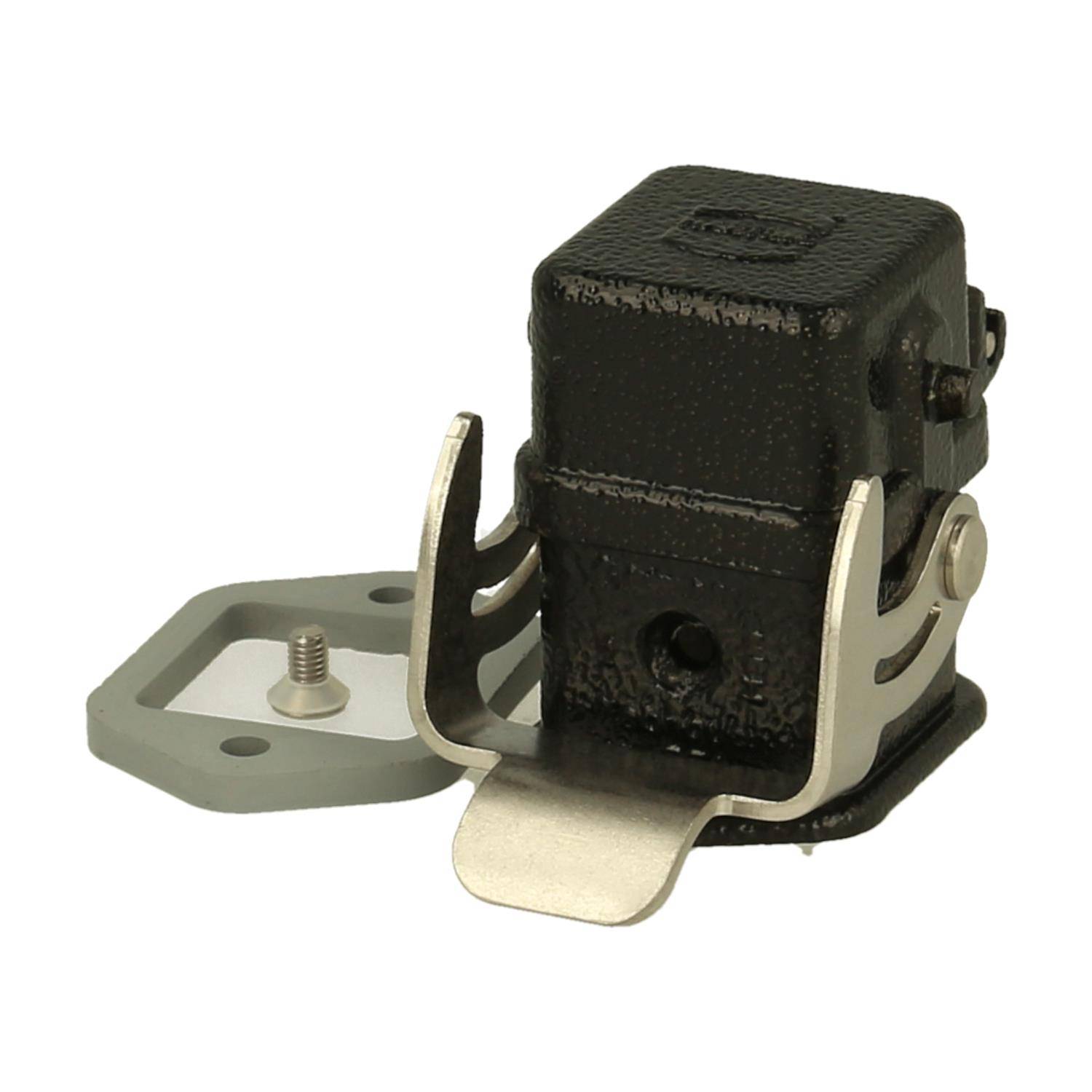 Kompaktes schwarzes elektrisches Relais oder Schaltgerät mit metallischer Befestigungshalterung und grauer Basis auf weißem Hintergrund.