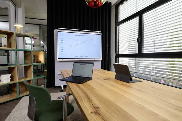 galneoscreen 55i V5 A14 (55 Zoll) das interaktive Whiteboard in elegantem Weiß inkl. Wandhalterung