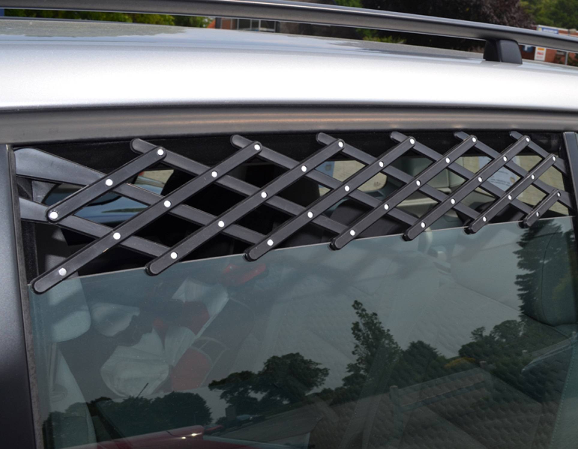 Kopie von Lüftungsgitter für Hunde – verstellbares Fenstergitter 24-70cm Breite 23-7cm Höhe, Autozubehör für frische Luft im PKW, sicherer Halt