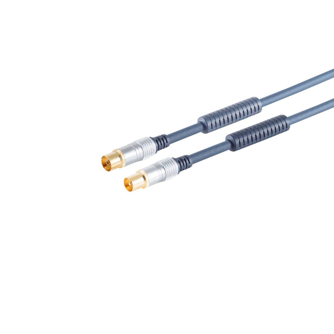 Zwei koaxiale Kabel mit strukturierten Griffen und vergoldeten Steckverbindern, parallel zueinander vor weißem Hintergrund positioniert.
