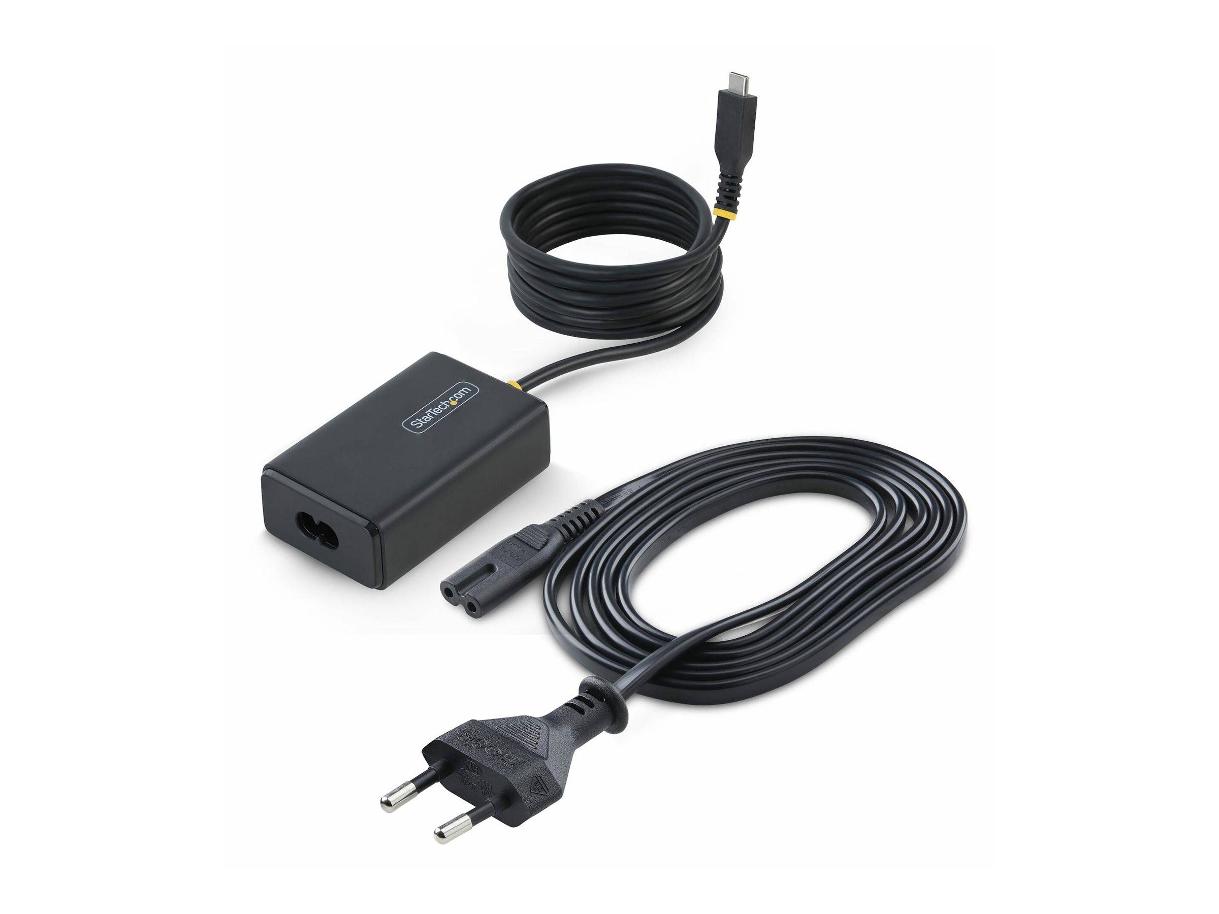 Schwarzer Stromadapter mit aufgewickelten Kabeln, einem USB-C-Stecker und einem europäischen zweipoligen Stecker auf weißem Hintergrund.
