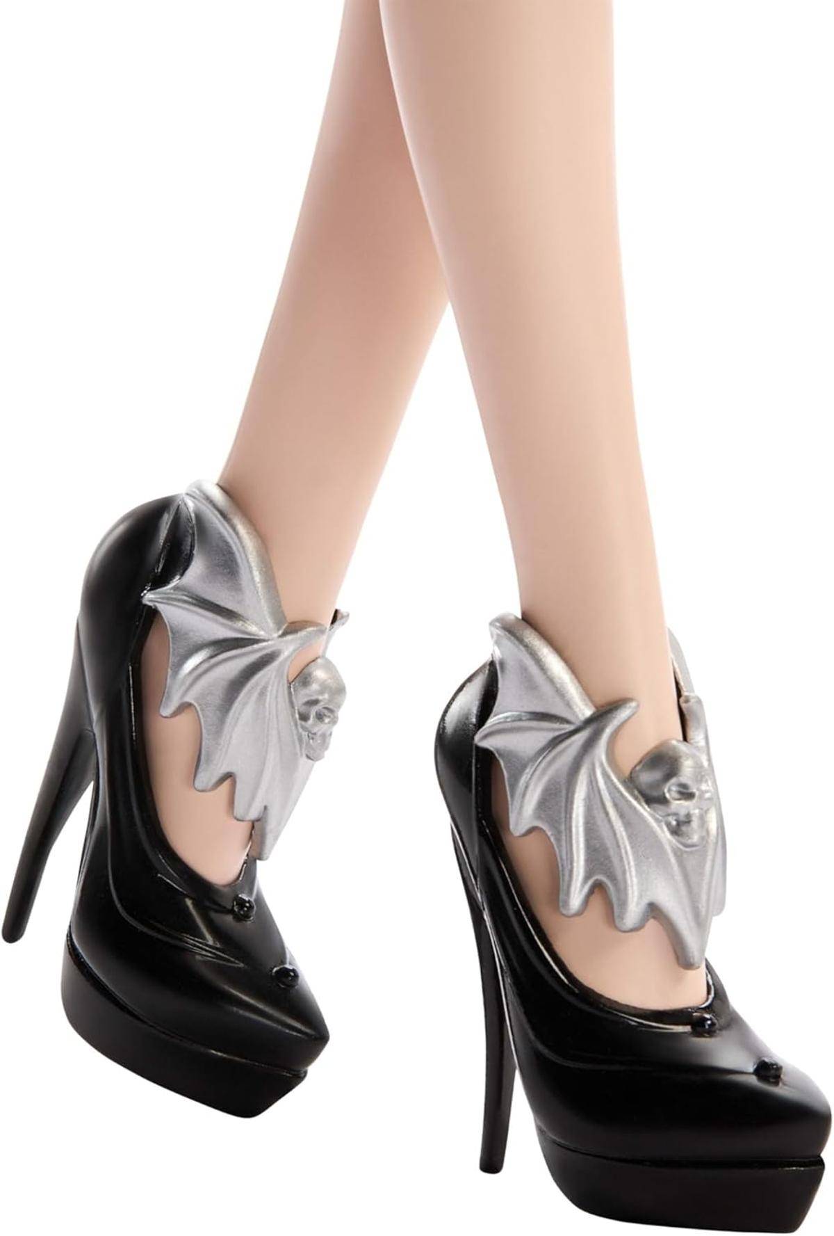 Monster High-Puppe Elvira Herrin der dunklen Magie + Zubehör HYV99 4+